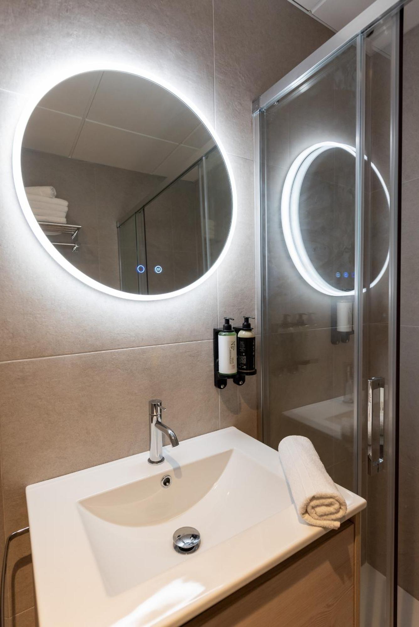 Arena Basic Aparthotel Valencia Bagian luar foto